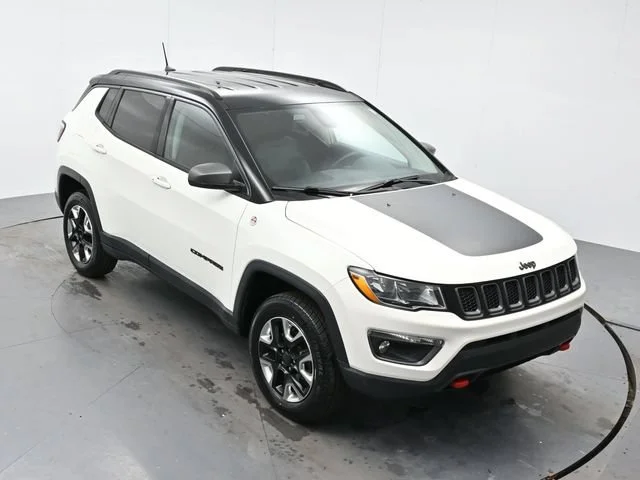 Used 2018 White Clearcoat Jeep Trailhawk image 31