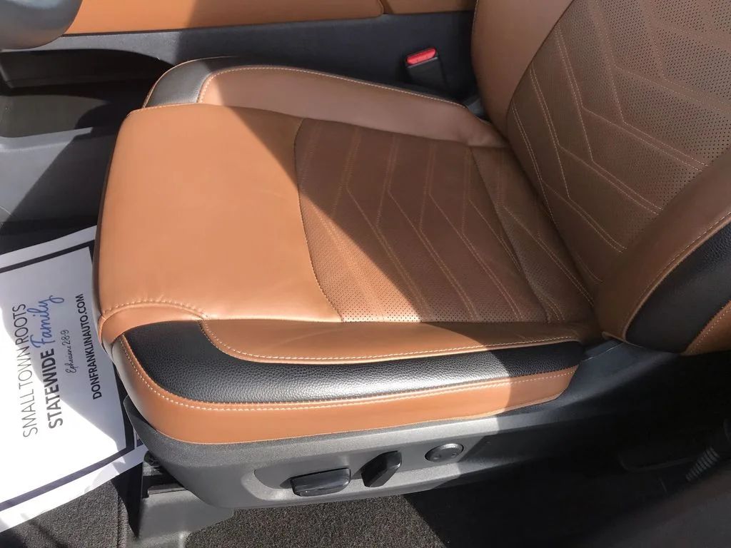 Used 2024 Gray Nissan Platinum image 12