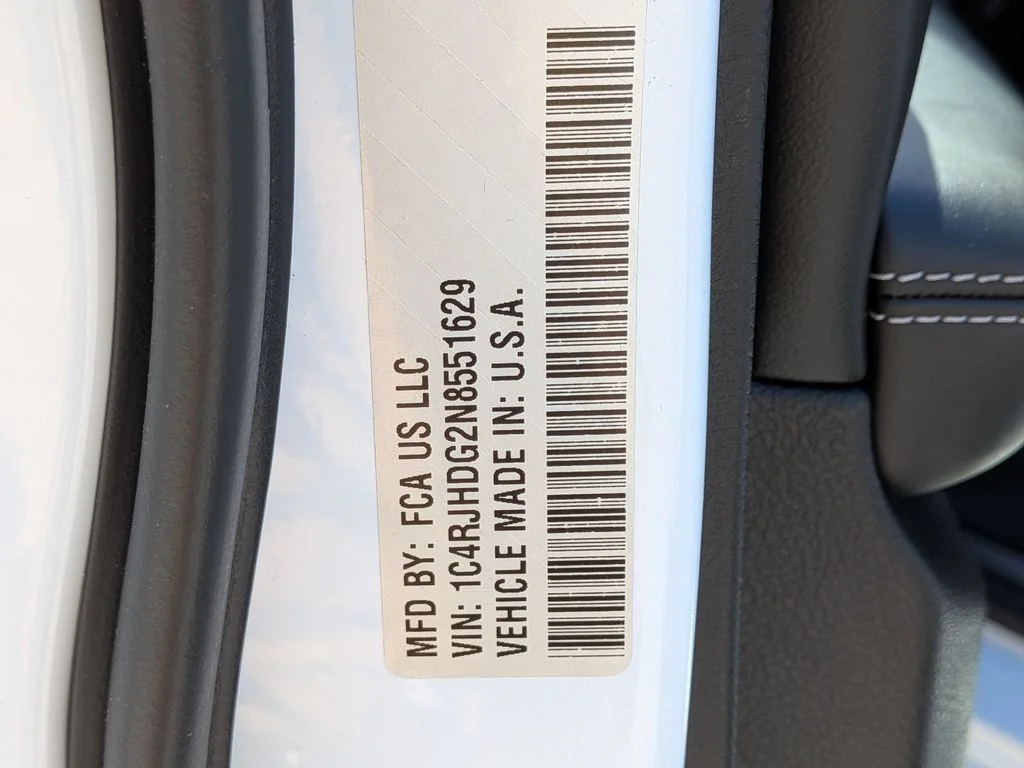 Used 2022 White Jeep Overland image 34