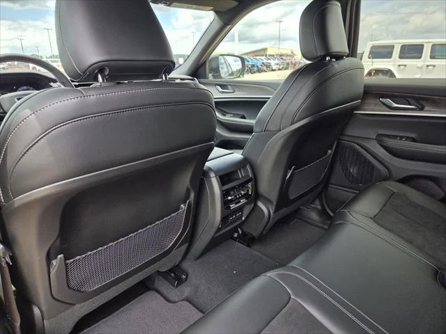 New 2026 Velvet Red Pearl-Coat Exterior Paint Jeep Altitude image 24