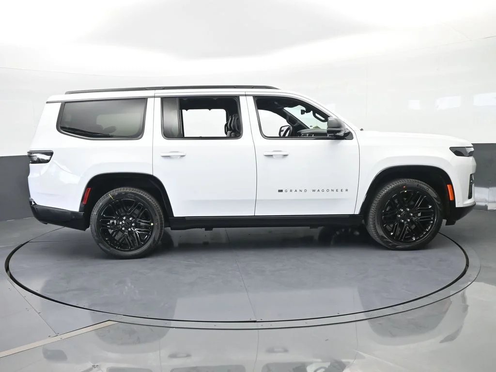 New 2026 Bright White Clear-Coat Exterior Paint Jeep Limited Reserve image 7