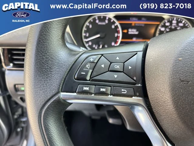 Used 2025 Gray Nissan SV image 22