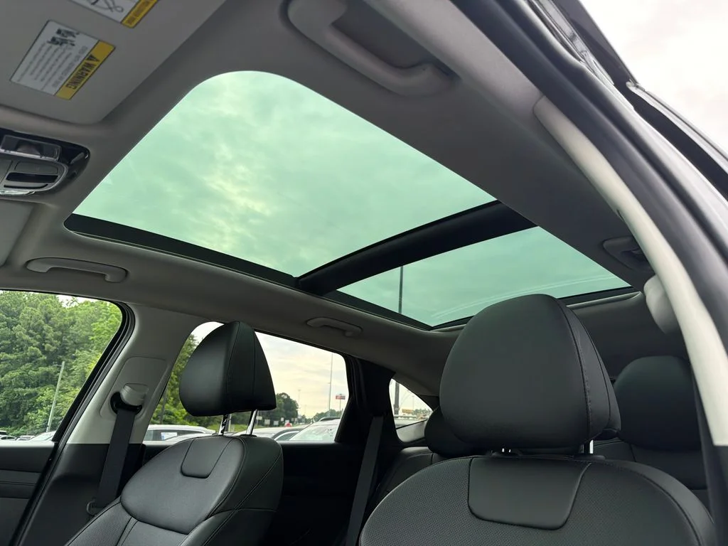 Used 2025 Gray Hyundai SEL Convenience image 32