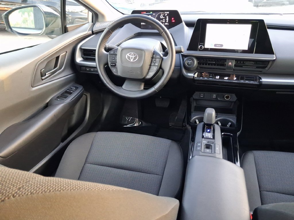 Used 2025  Toyota LE image 13