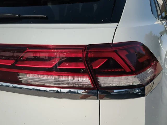Used 2024 White Volkswagen 2.0T SE w/Technology image 7
