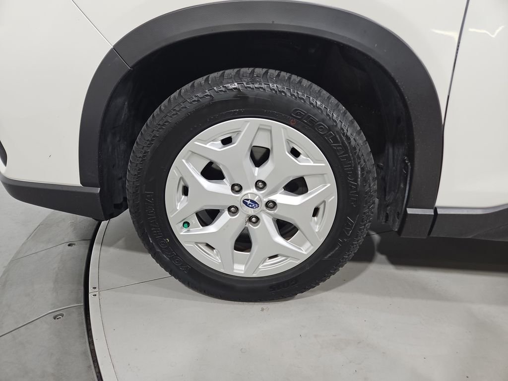 Used 2021 White Subaru Base image 26