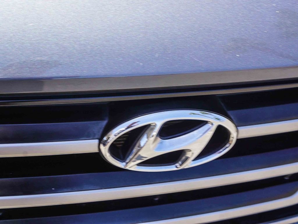Used 2017 Gray Hyundai Value image 11
