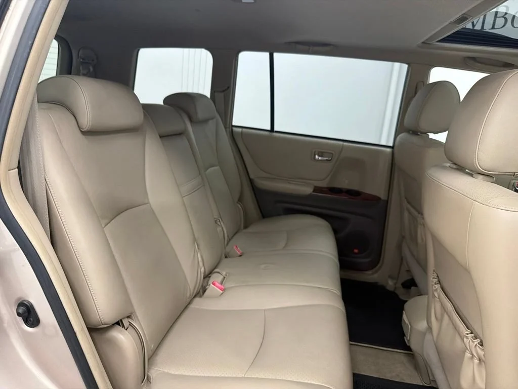 Used 2006 Gold Toyota Limited image 31