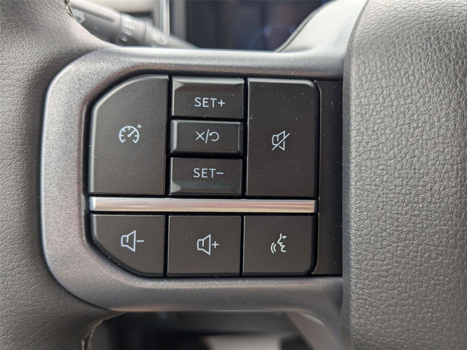 New 2026 Carbonized Gray Metallic Ford F-350® Lariat® image 17