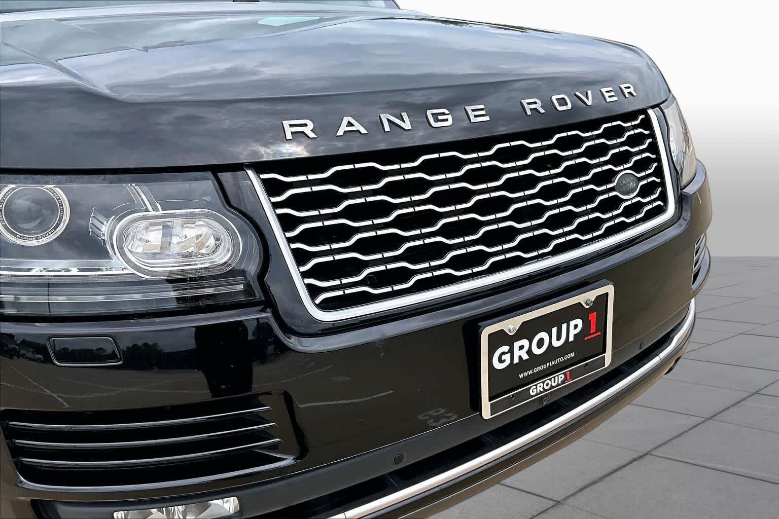 Used 2017 Santorini Black Land Rover HSE image 30