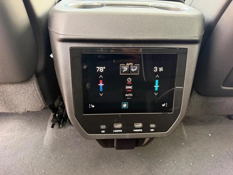 2026 GMC Yukon AT4 Ultimate - Photo 12
