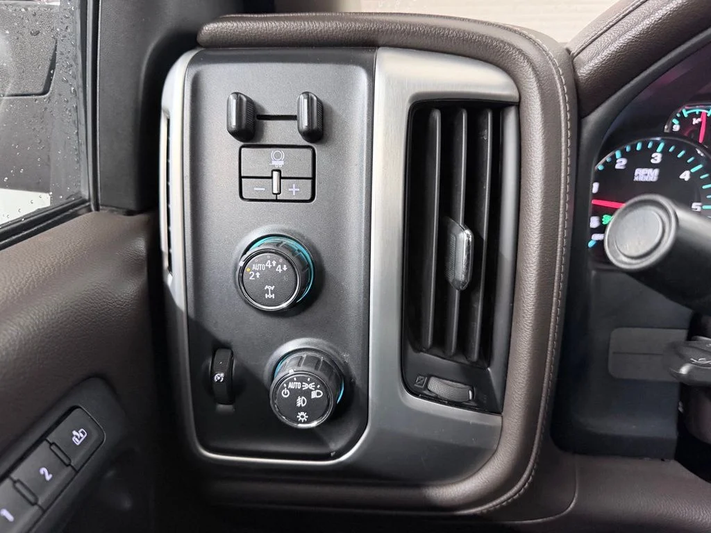 Used 2018 Red GMC SLT image 21