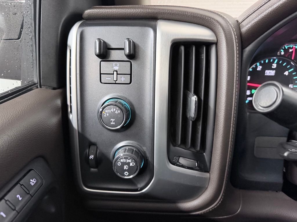 Used 2018 Red GMC SLT image 21