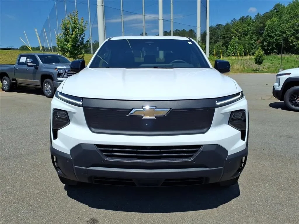 New 2026 Summit White Chevrolet WT - Extended Range image 30