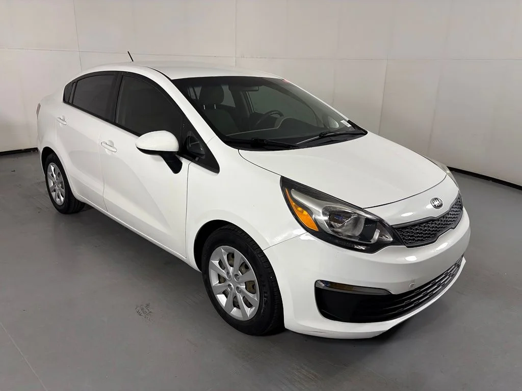 Used 2016 White Kia LX image 2