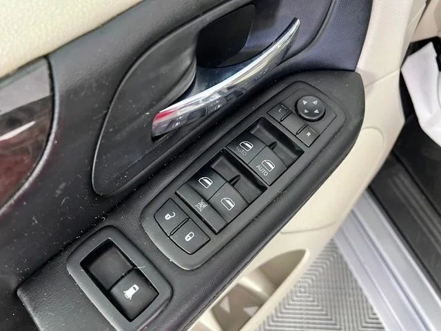 Used 2019 Silver Dodge SE image 19