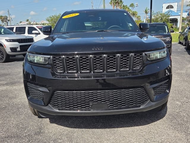 Used 2025 Diamond Black Crystal Pearlcoat Jeep Altitude X image 8