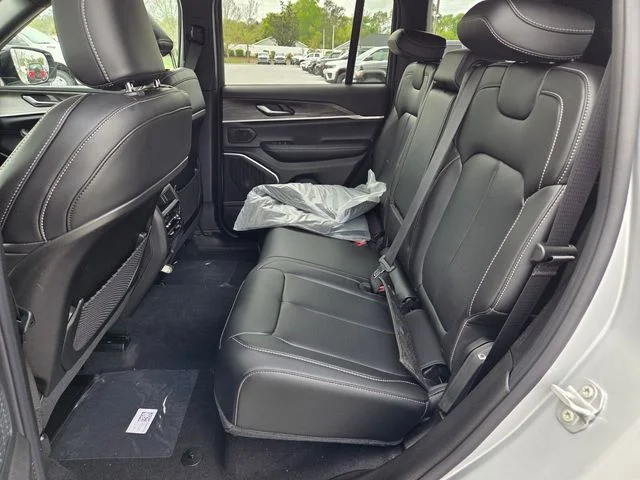 New 2026 Silver Zynith Exterior Paint Jeep Limited image 6