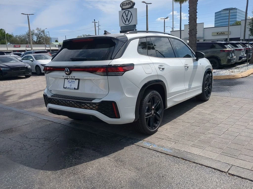 New 2026 White/off-white Volkswagen 2.0T SE R-Line Black image 4