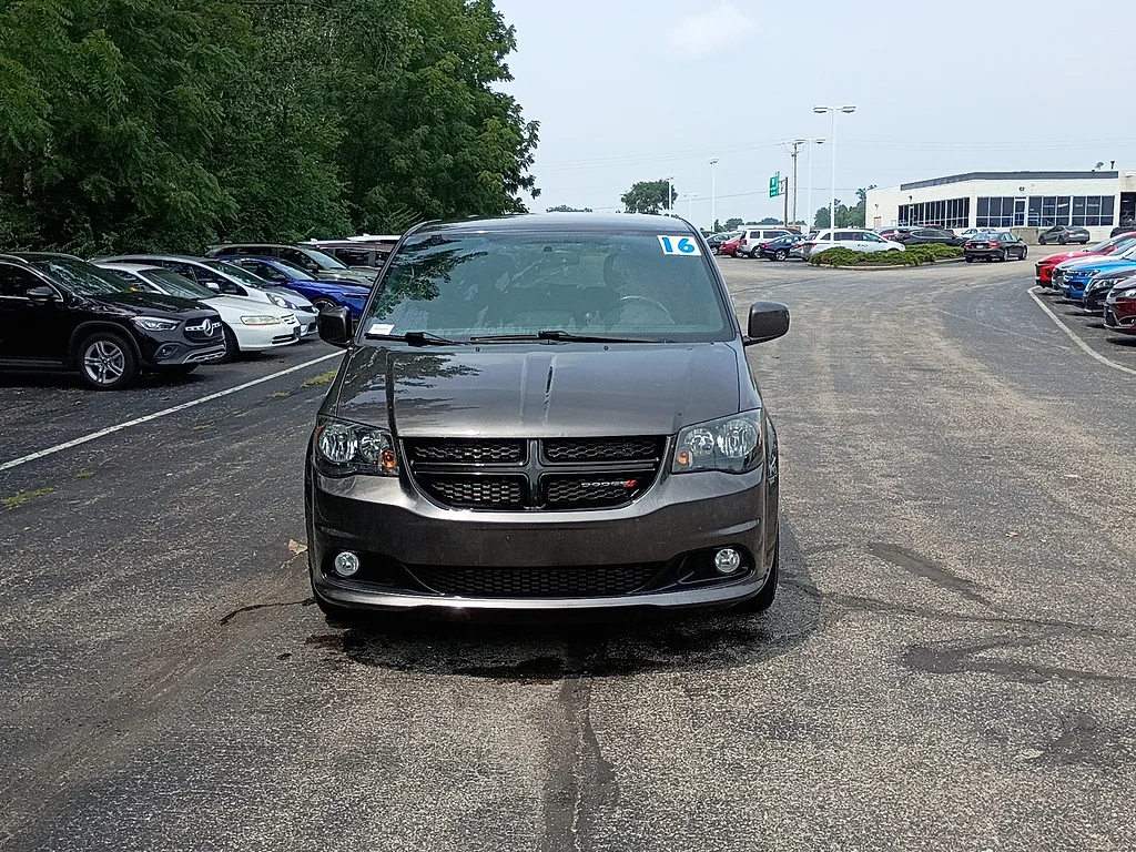 Used 2016 Granite Crystal Metallic Clear Coat Dodge SXT image 8