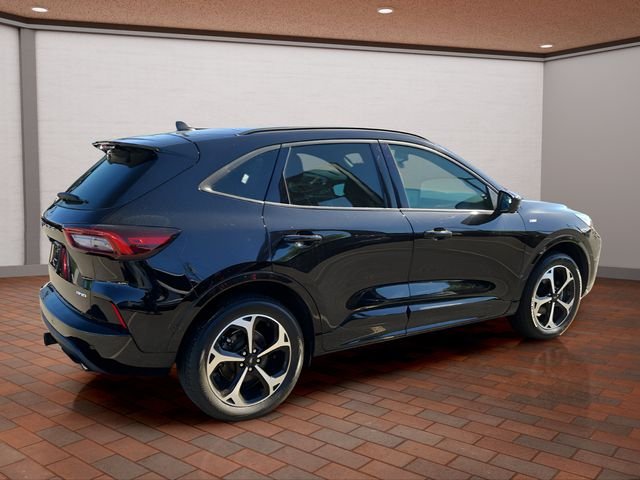 Used 2024 Black Metallic Ford ST-Line Select image 3