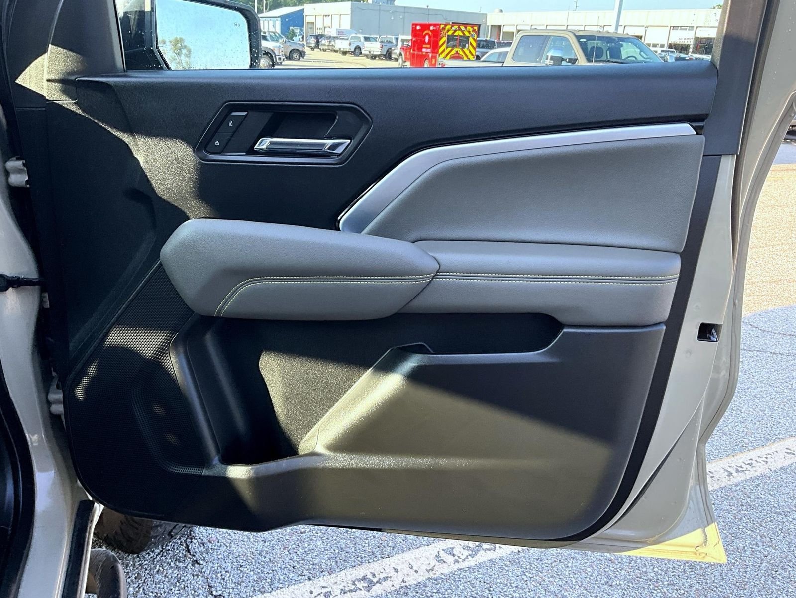 Used 2023 Beige Chevrolet ZR2 image 19