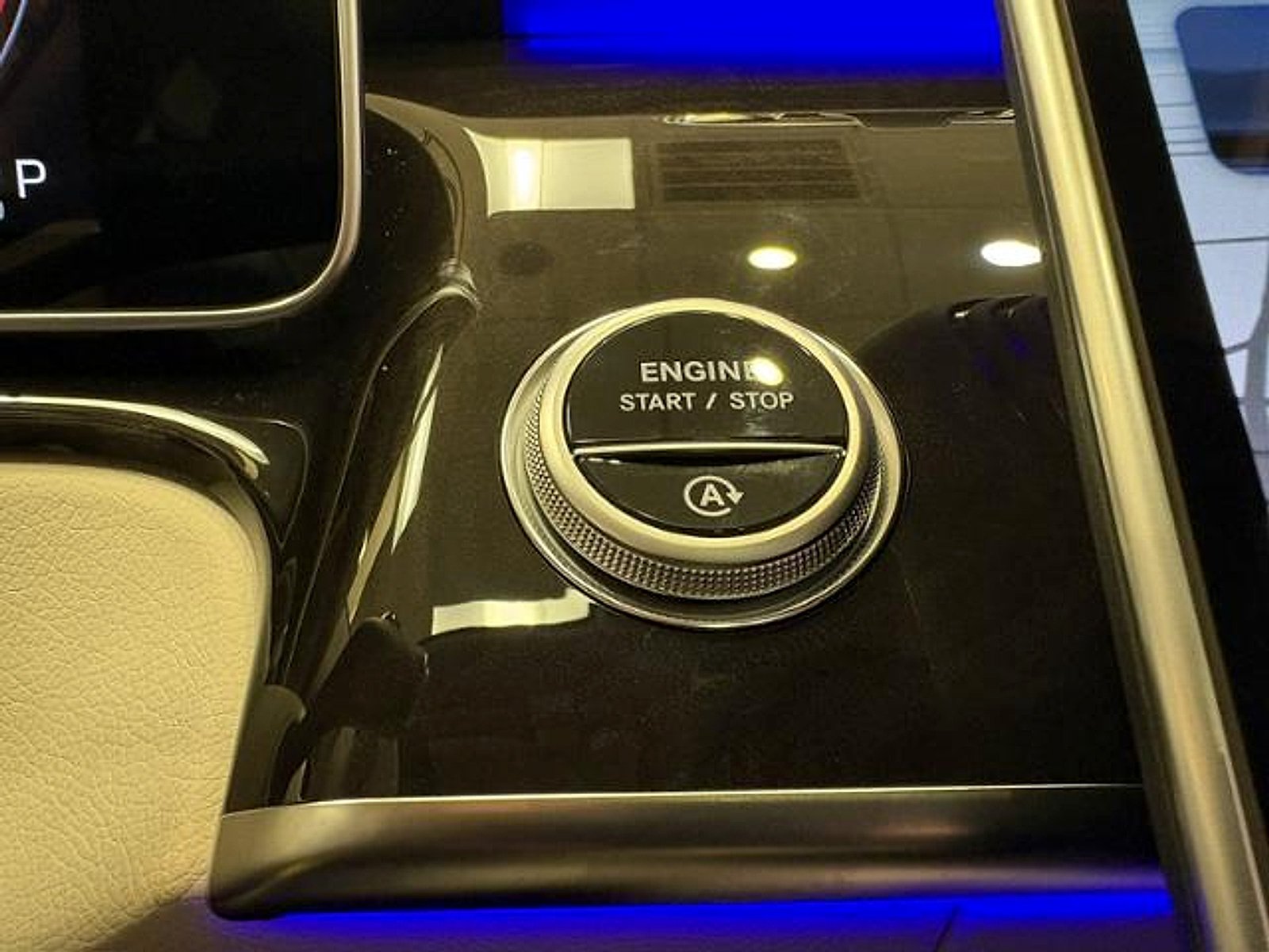 New 2026 Emerald Green Metallic Mercedes-Benz S 580 image 36