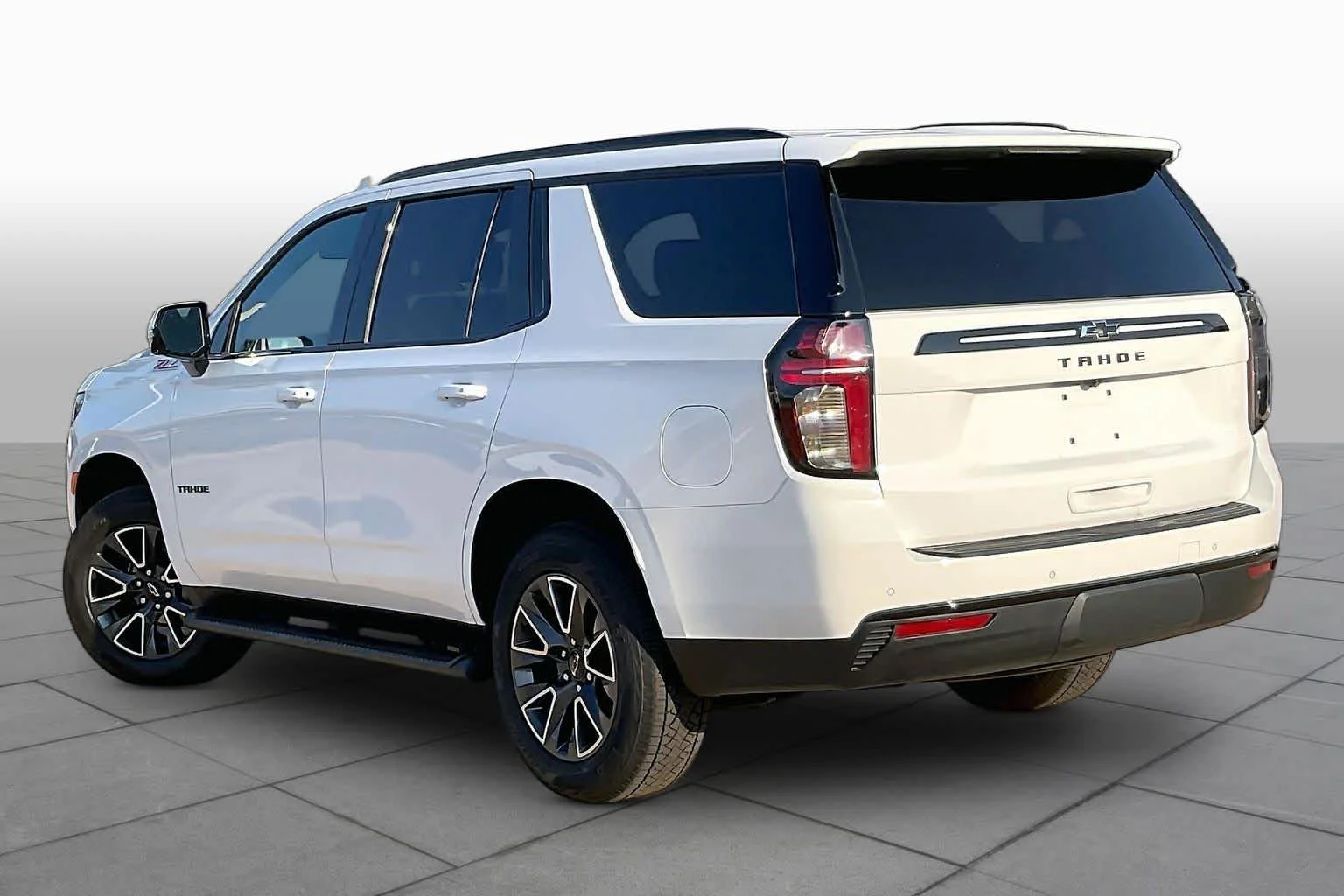Used 2024 Summit White Chevrolet Z71 image 25