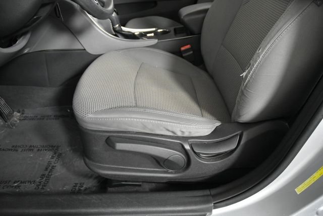 Used 2011 Silver Hyundai GLS image 25