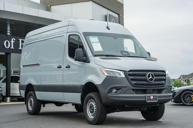 2025 Mercedes-Benz Sprinter 2500 144 WB HO Standard Roof 4x4's photo