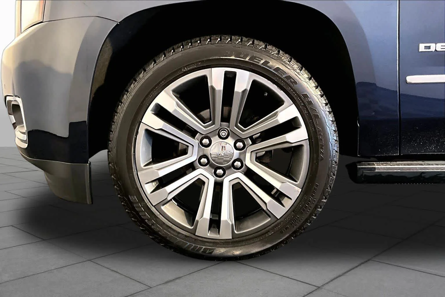 Used 2020 Dark Sapphire Blue Metallic GMC Denali image 11