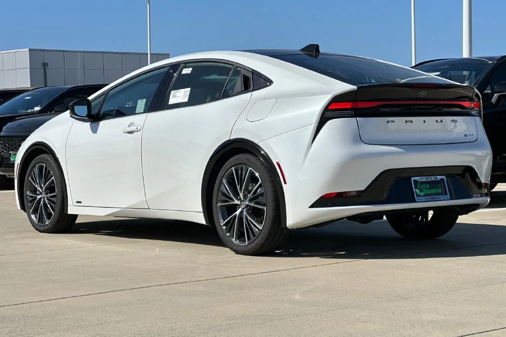 New 2027 Wind Chill Pearl <sup>1</sup> Toyota  Limited AWD image 6