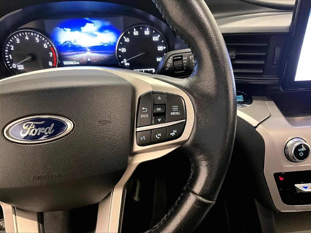 Used 2021 Black Ford XLT image 12