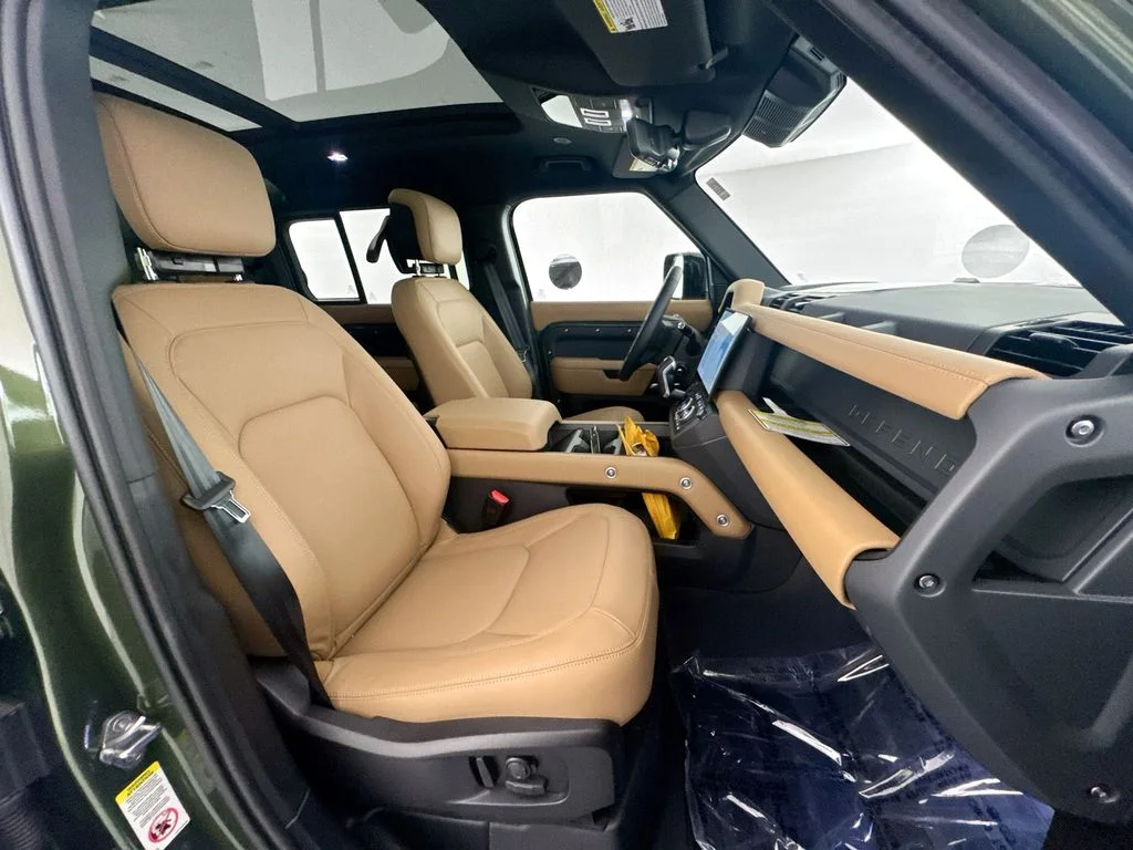 New 2026 Woolstone Green Land Rover X-Dynamic SE image 28