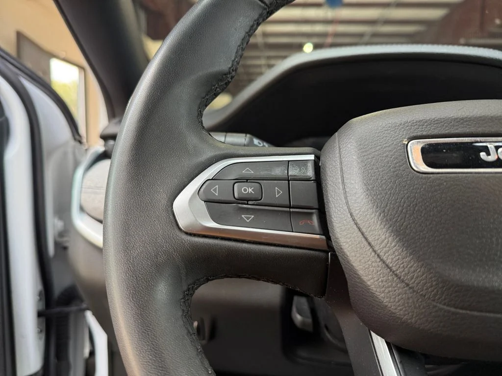 Used 2024 White Jeep Latitude image 24