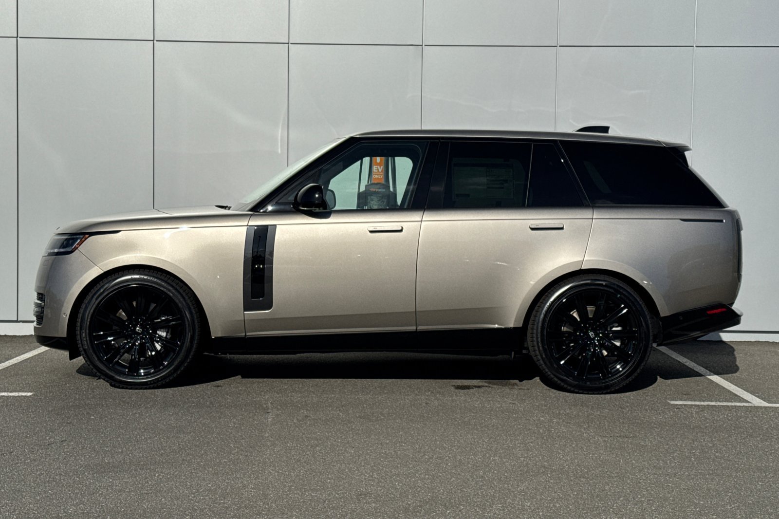New 2027 Batumi Gold LAND ROVER SE image 2
