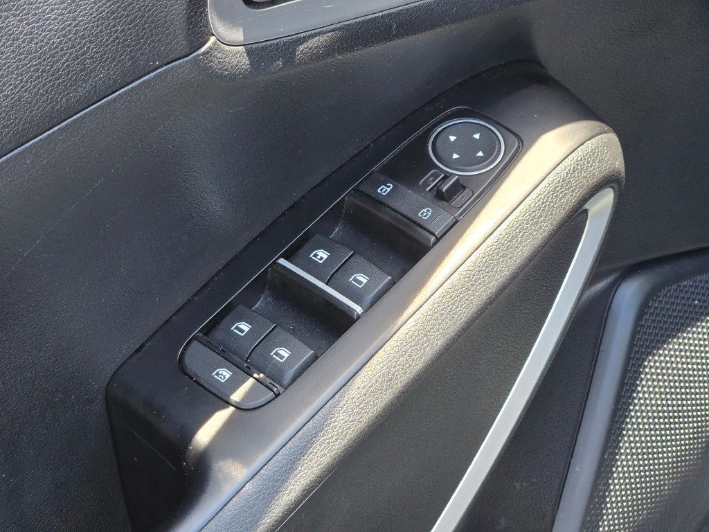 Used 2025 White Kia LX image 19