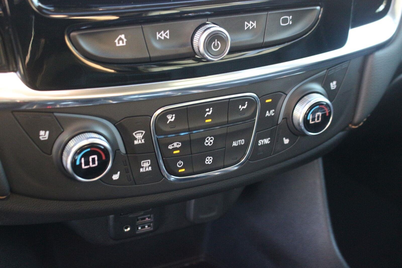 Used 2021 SUMMIT WHITE Chevrolet Premier image 27