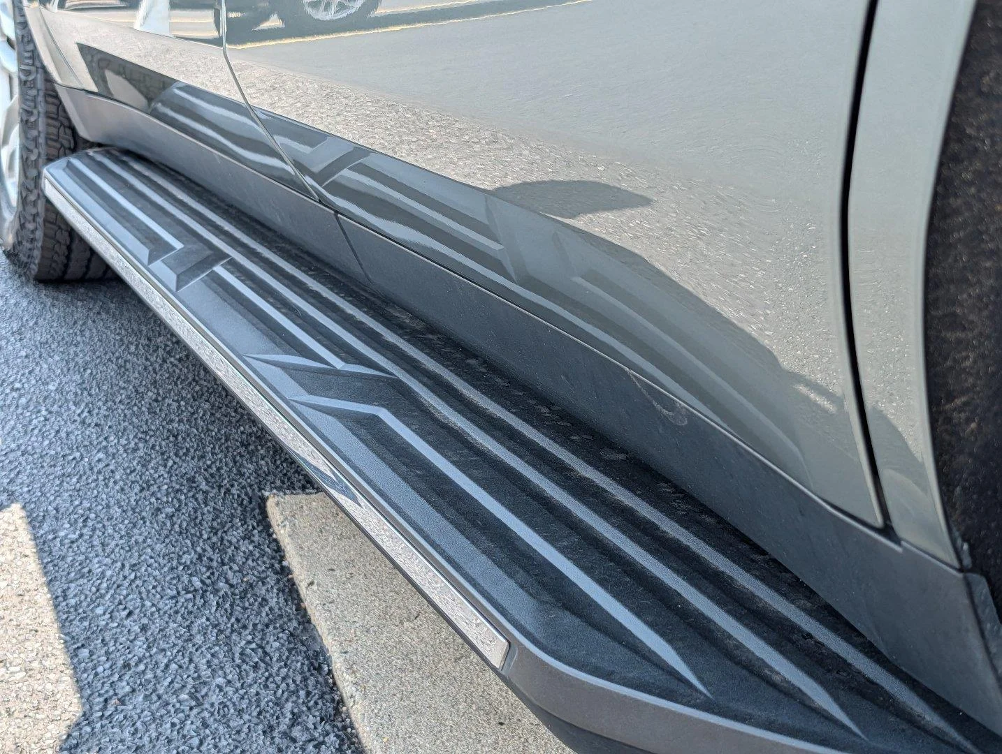 Used 2023 SILVER SAGE METALLIC Chevrolet LT image 33