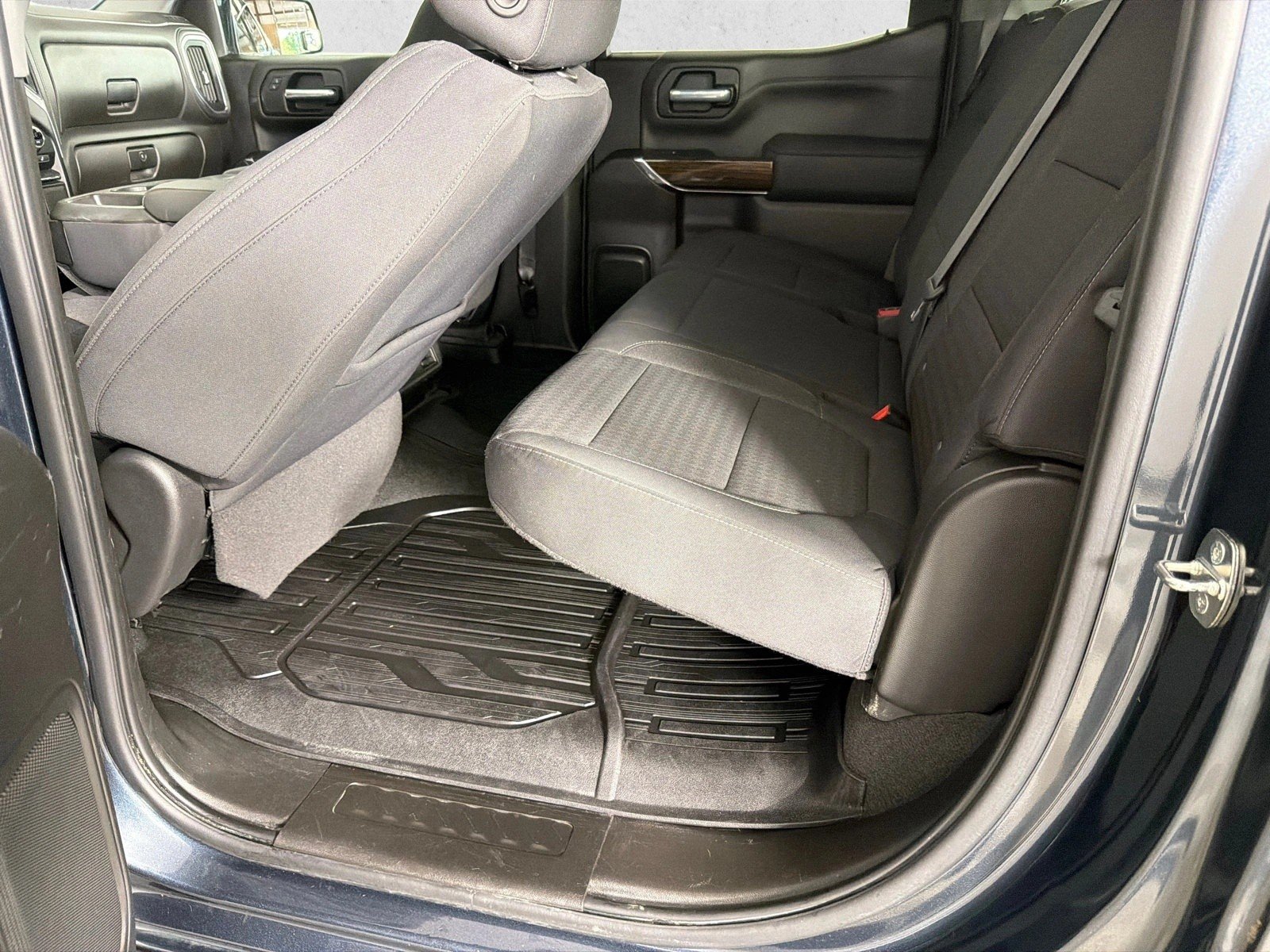 Used 2021 Dark Sky Metallic GMC SLE image 20