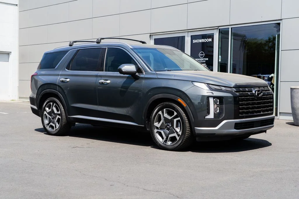 Used 2023 Gray Hyundai SEL image 1