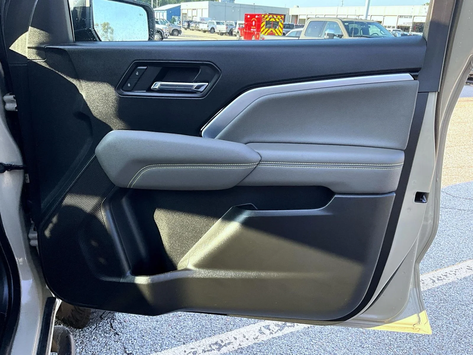 Used 2023 Beige Chevrolet ZR2 image 19
