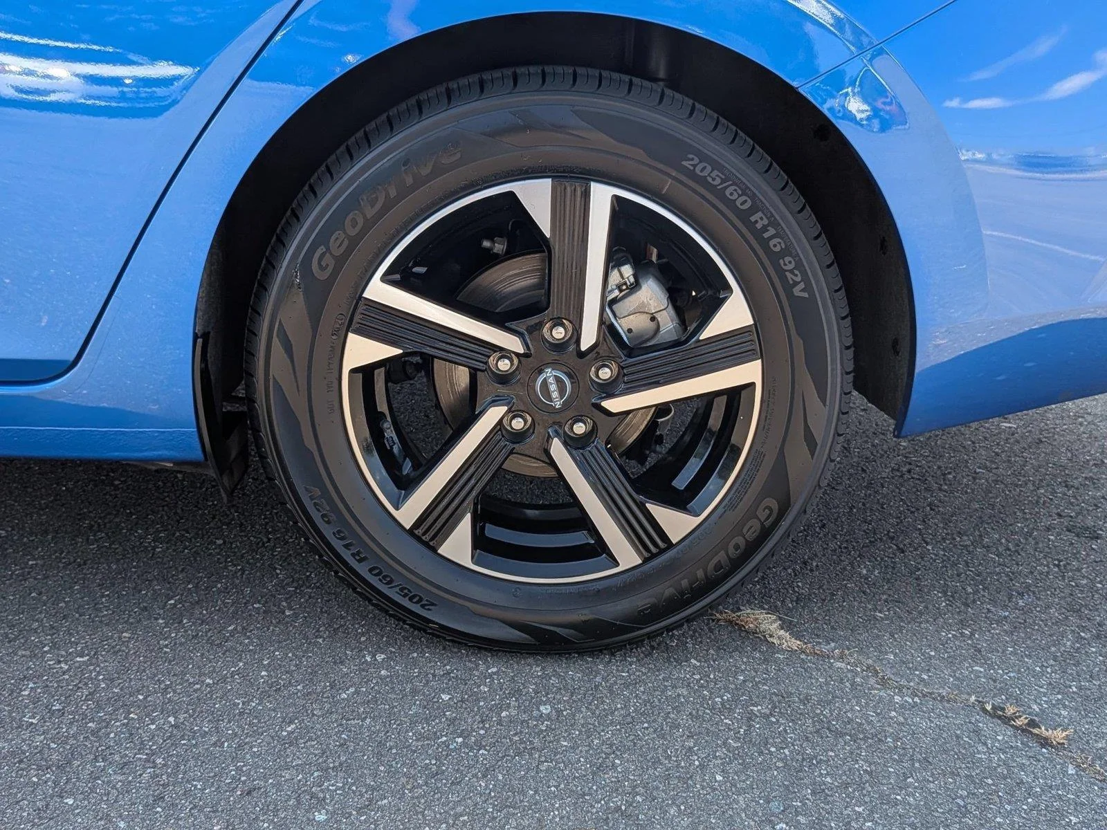 Used 2025 Electric Blue Metallic Nissan SV image 11