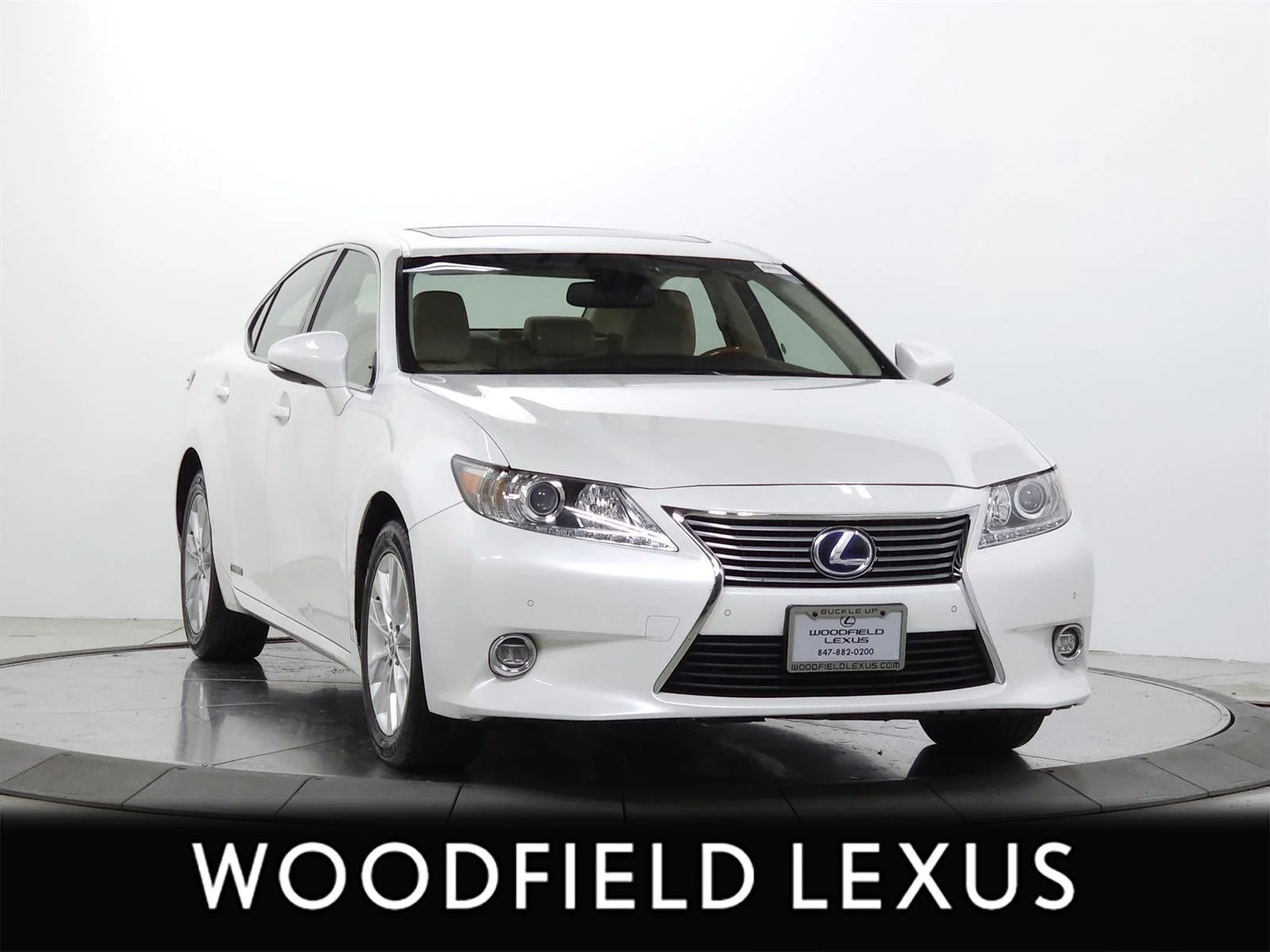 Used 2014 White Lexus  image 1