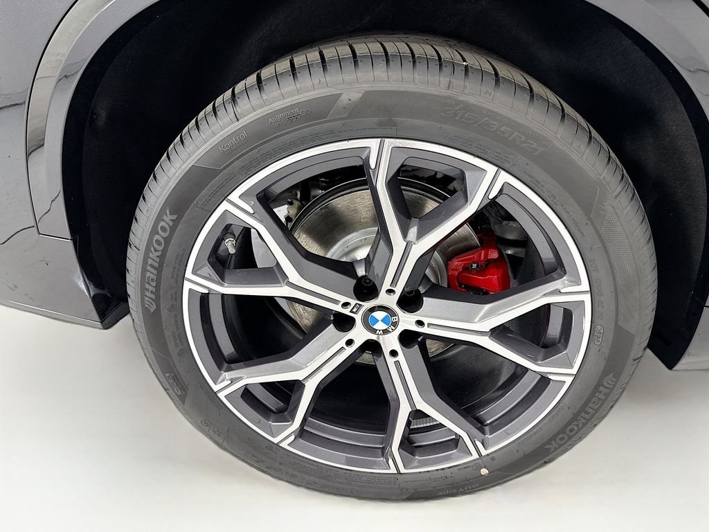 Used 2026 Black Sapphire Metallic BMW xDrive40i image 32
