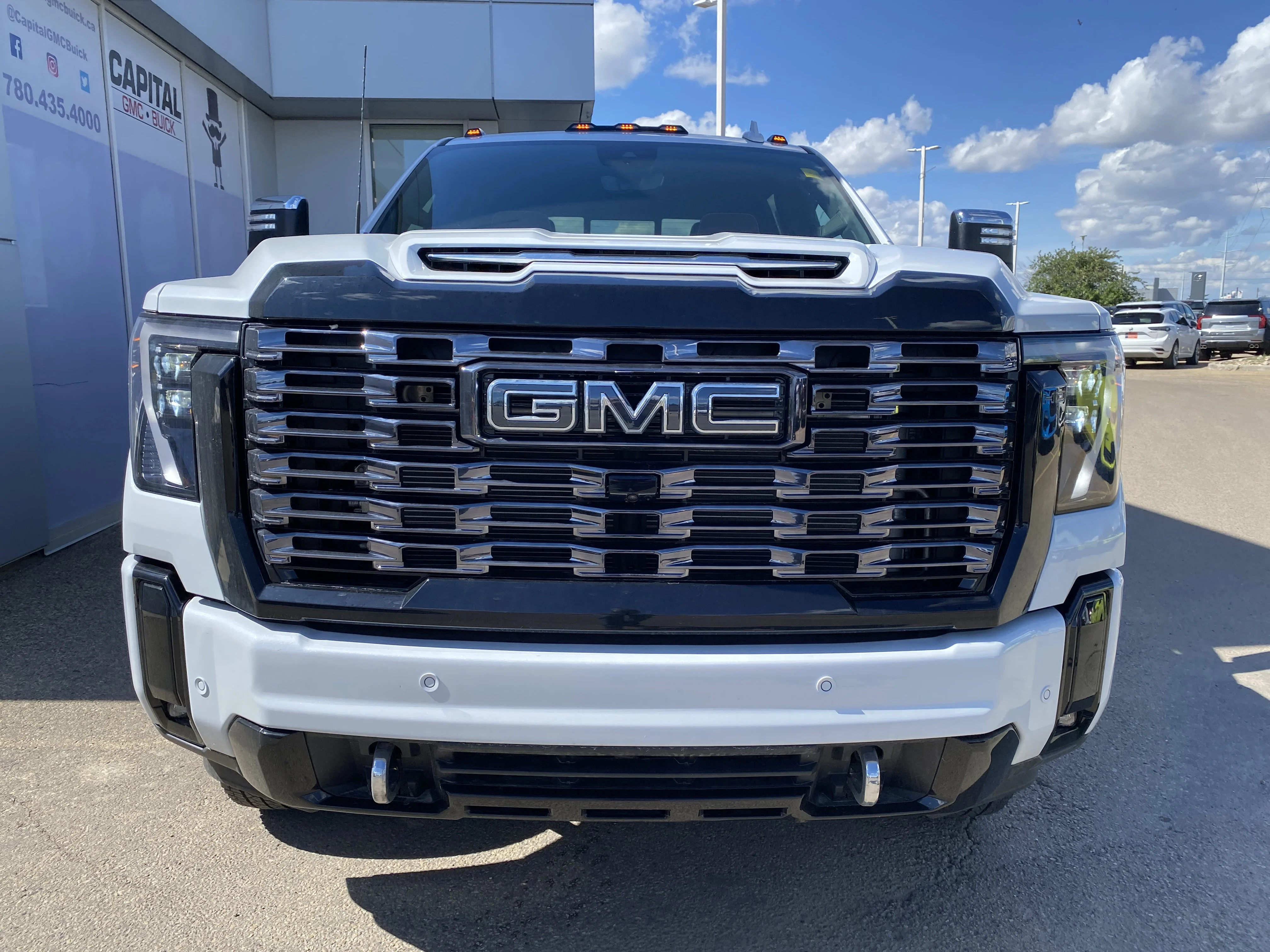 New 2026 GLACIER WHITE TRICOAT GMC Denali Ultimate image 10
