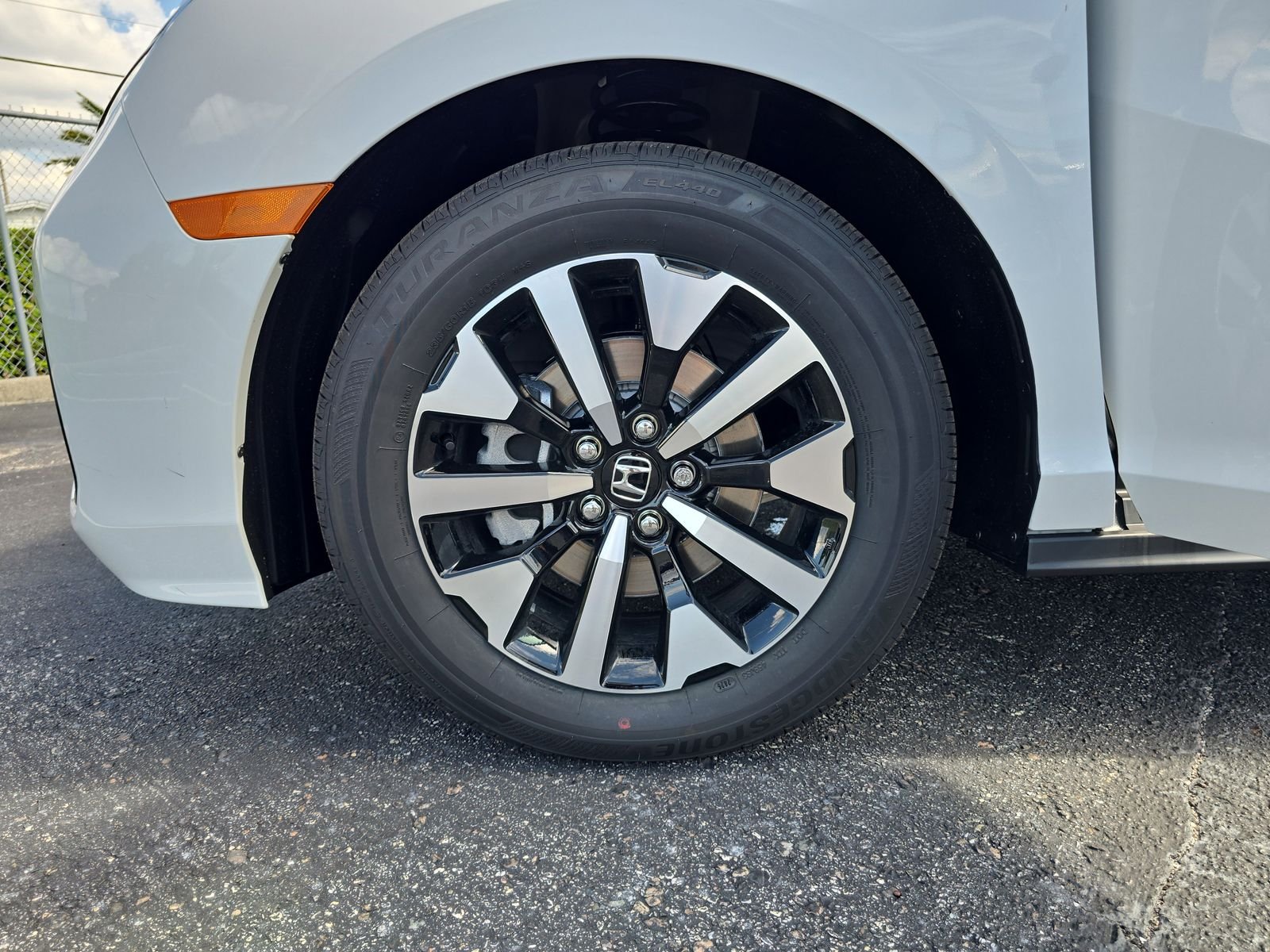 New 2026 Platinum White Pearl Honda EX-L image 10