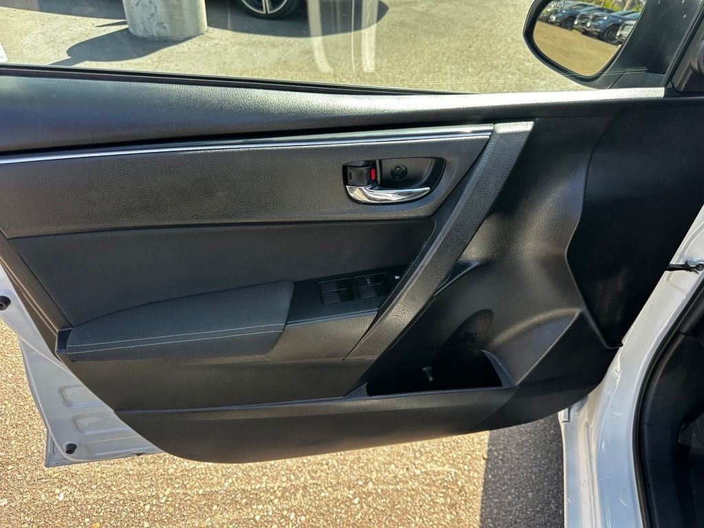 Used 2017 White Toyota LE image 23