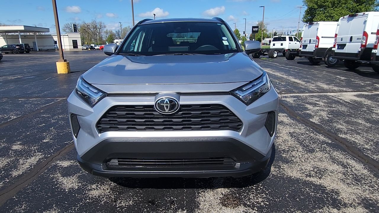 Used 2025 Silver Sky Metallic Toyota XLE image 3