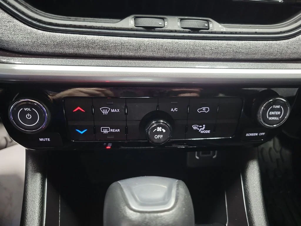 Certified Used 2023 Gray Jeep Latitude Lux image 40